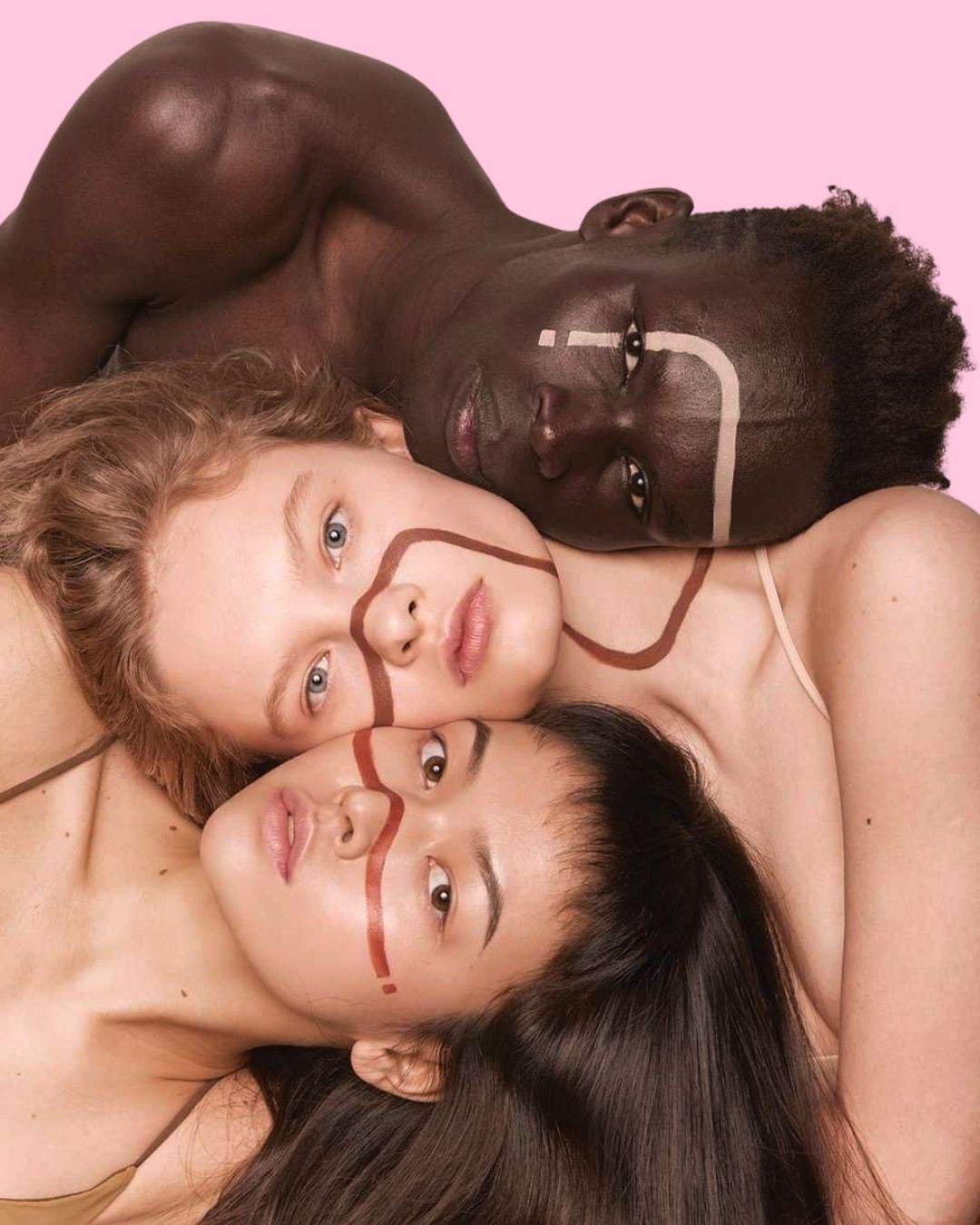 IMAGEN TRES MUJERES DIFERENTES ETNIAS